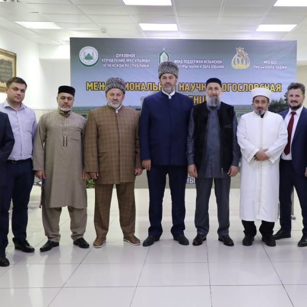 В РИУ им. Кунта-Хаджи в Грозном проходит Межрегиональная научно-богословская конференция «Формирование исламских духовно-нравственных ценностей в условиях СВО».
