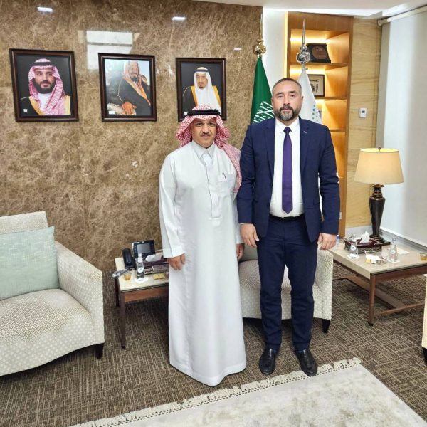 Советник по реализации благотворительных программ Фонда Алексей Петров встретился с Министром образования Саудовской Аравии Юсуфом Аль-Беньяном