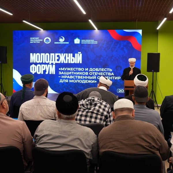В Луганске проходит молодежный форум «Мужество и доблесть защитников Отечества — нравственный ориентир для молодежи».